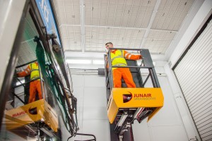 spraybooth with pneumatic lifts